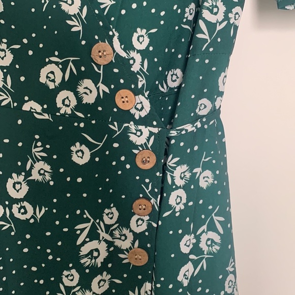 NWT Green flower print wrap dress - Picture 4 of 7